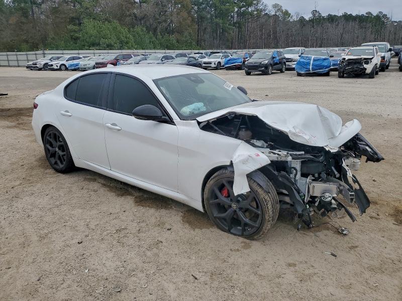 Photo 4 from auction – 2020 ALFA ROMEO GIULIA with VIN ZARFAMAN3L7635790