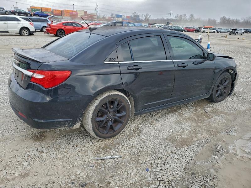 Photo 3 from auction – 2014 CHRYSLER 200 LIMITE with VIN 1C3CCBCGXEN183625