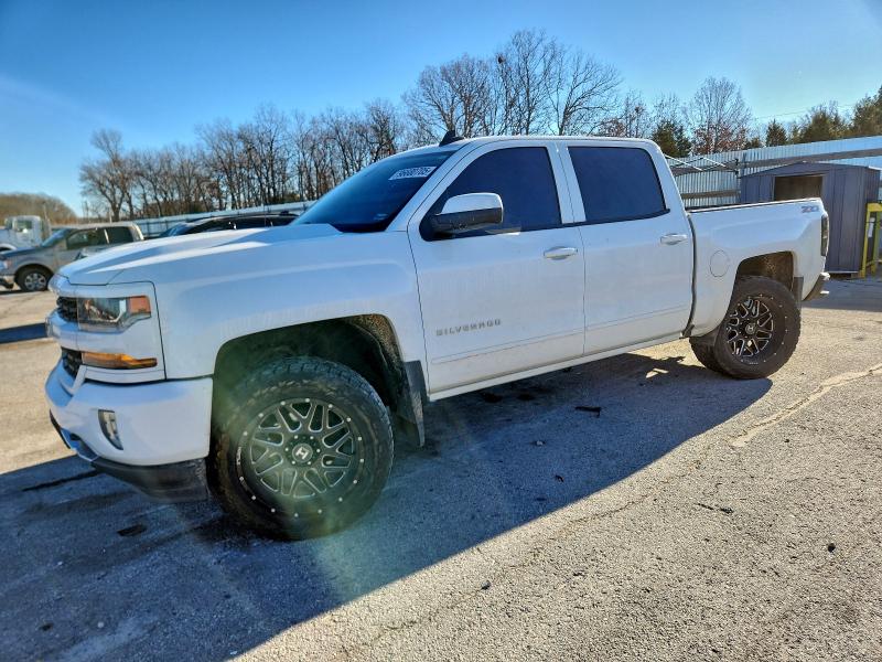 CHEVROLET SILVERADO 2016 with VIN 3GCUKRECXGG300766 - Photo from auction