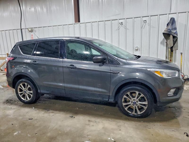 Photo 4 from auction – 2017 FORD ESCAPE SE with VIN 1FMCU9GDXHUD25060