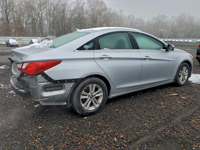 Photo 3 from auction – 2012 HYUNDAI SONATA with VIN 5NPEB4AC4CH358922