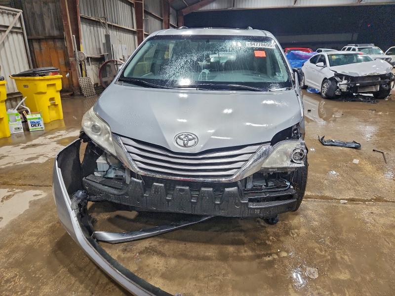 Photo 5 from auction – 2016 TOYOTA SIENNA with VIN 5TDYK3DC1GS702886