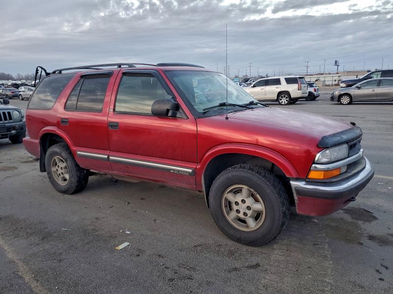 Photo 4 from auction – 2000 CHEVROLET BLAZER with VIN 1GNDT13W6Y2143850