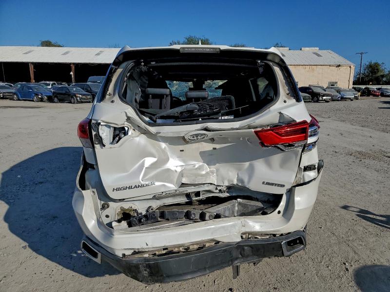 Photo 6 from auction – 2018 TOYOTA HIGHLANDER with VIN 5TDYZRFH2JS236108