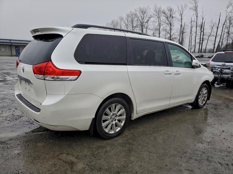 Photo 3 from auction – 2014 TOYOTA SIENNA XLE with VIN 5TDDK3DC2ES073618