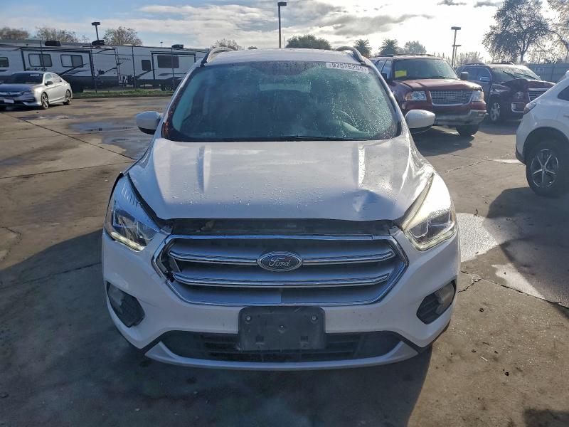 Photo 5 from auction – 2017 FORD ESCAPE with VIN 1FMCU0G99HUE74681