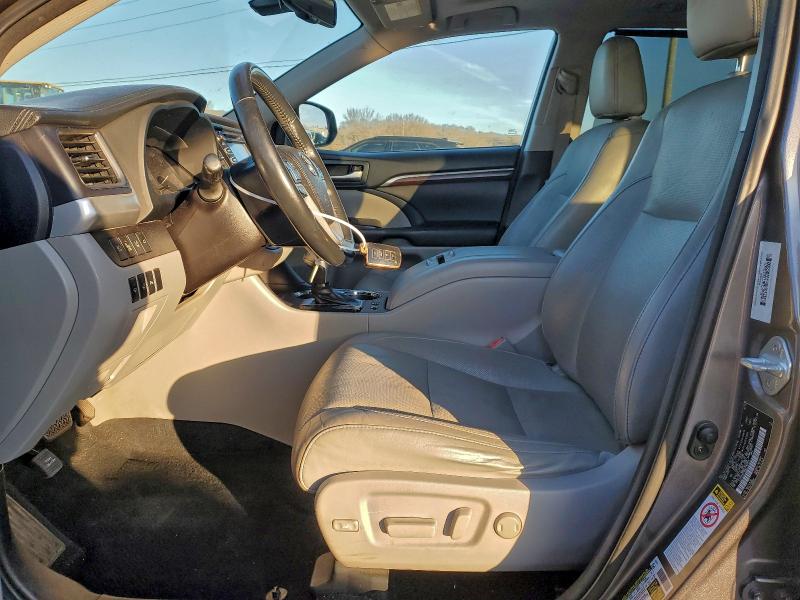 Photo 7 from auction – 2016 TOYOTA HIGHLANDER with VIN 5TDYKRFH8GS185825