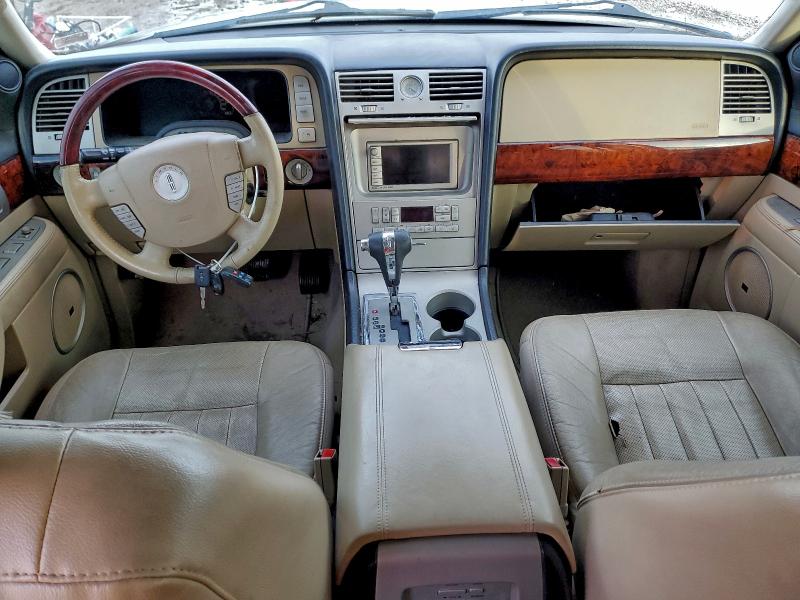 Photo 8 from auction – 2005 LINCOLN NAVIGATOR with VIN 5LMFU28505LJ07798