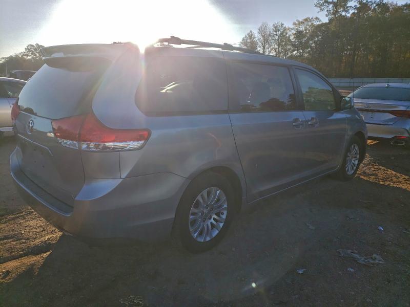 Photo 3 from auction – 2012 TOYOTA SIENNA XLE with VIN 5TDYK3DC6CS256423