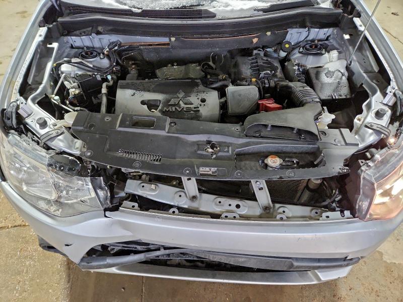 Photo 12 from auction – 2015 MITSUBISHI OUTLANDER with VIN JA4AZ3A34FZ004734