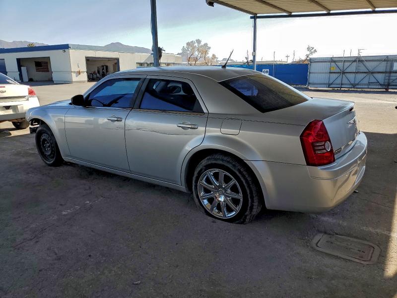 Photo 2 from auction – 2008 CHRYSLER 300 LX with VIN 2C3KA43R28H131739