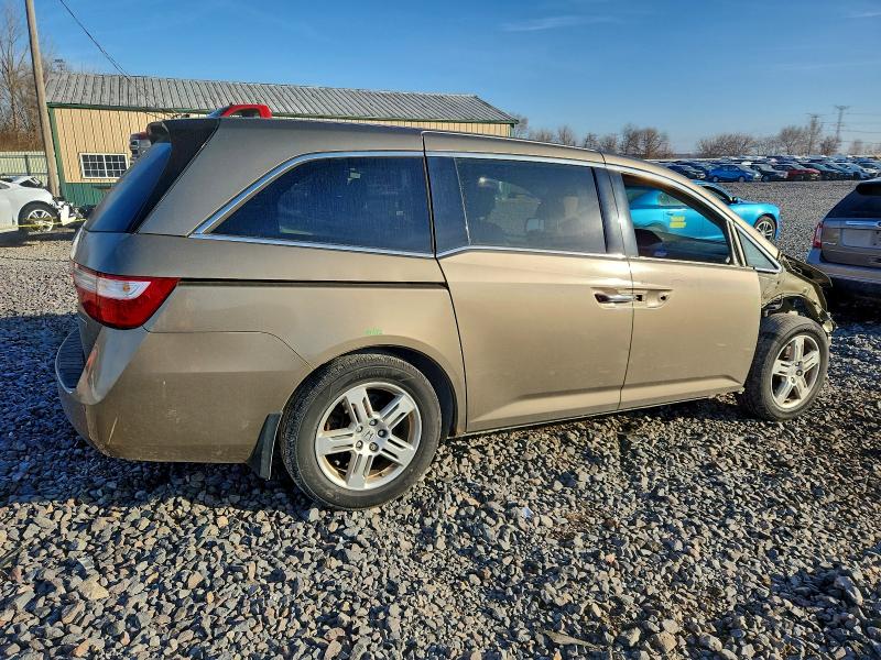 Photo 3 from auction – 2011 HONDA ODYSSEY TO with VIN 5FNRL5H93BB103609
