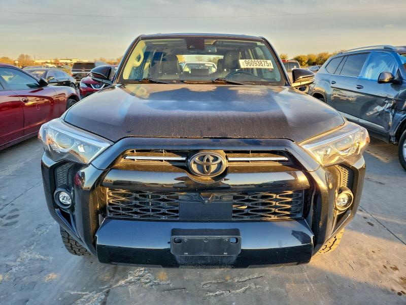 Photo 5 from auction – 2022 TOYOTA 4RUNNER SR with VIN JTEFU5JRXN5257648