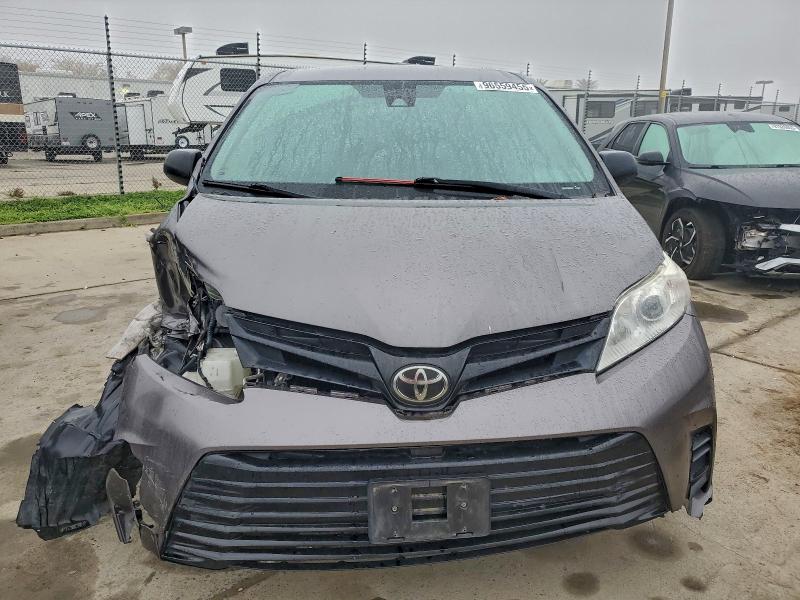 Zdjęcie 5 z aukcji – 2018 TOYOTA SIENNA L z VIN 5TDZZ3DCXJS924575