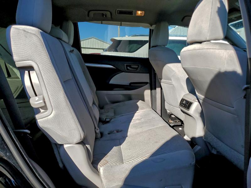 Photo 11 from auction – 2016 TOYOTA HIGHLANDER with VIN 5TDBKRFHXGS284118