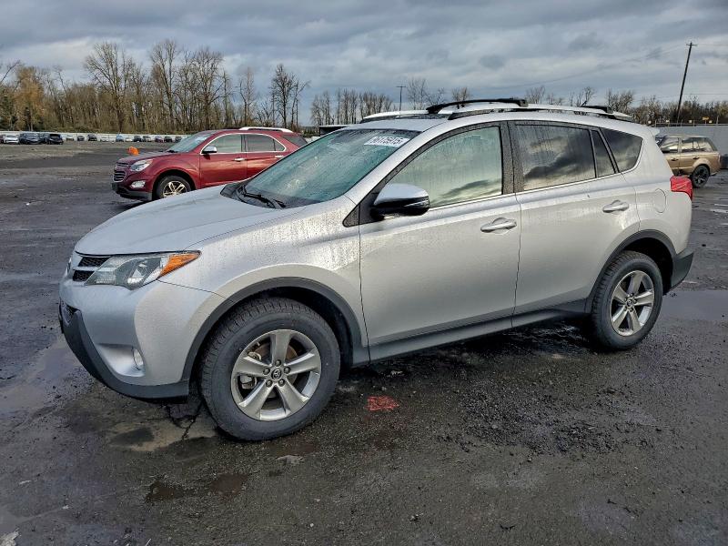 TOYOTA RAV4 XLE 2015 z numerem VIN 2T3RFREV7FW399542 - Zdjęcie z aukcji