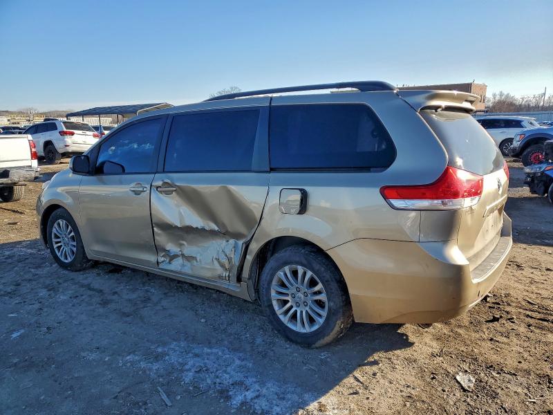 Photo 2 from auction – 2011 TOYOTA SIENNA XLE with VIN 5TDYK3DC5BS002801