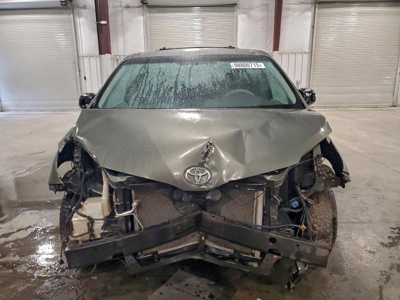 Photo 5 from auction – 2011 TOYOTA SIENNA XLE with VIN 5TDYK3DC8BS068100