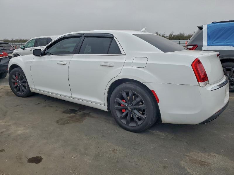 Photo 2 from auction – 2015 CHRYSLER 300 LIMITE with VIN 2C3CCARG9FH757031