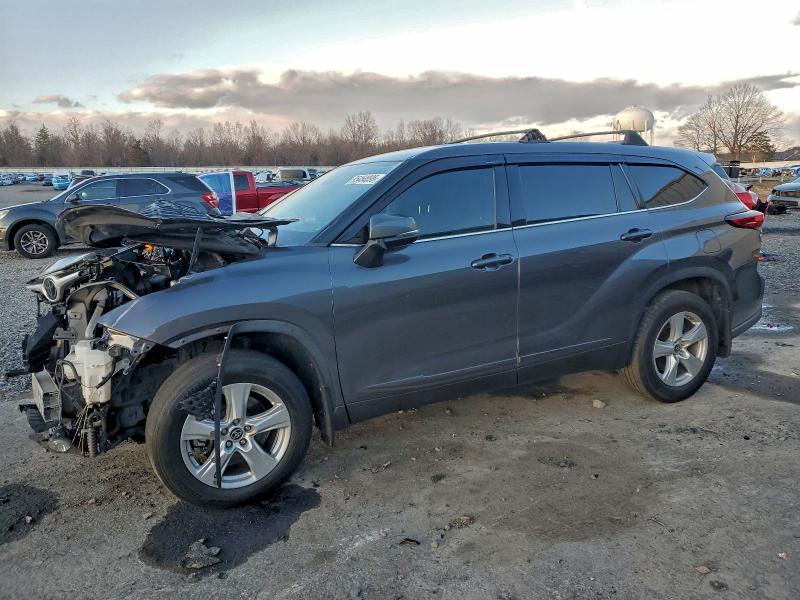 TOYOTA HIGHLANDER 2021 with VIN 5TDBZRBH0MS529702 - Photo from auction