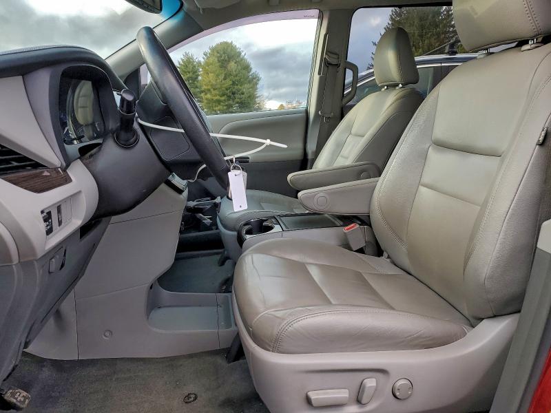Photo 7 from auction – 2017 TOYOTA SIENNA XLE with VIN 5TDDZ3DC0HS181204