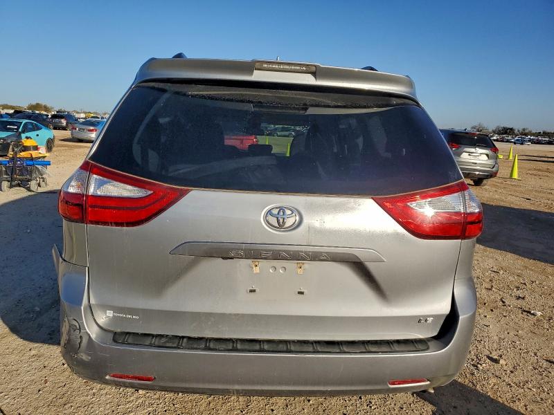 Photo 6 from auction – 2018 TOYOTA SIENNA with VIN 5TDKZ3DC6JS942508