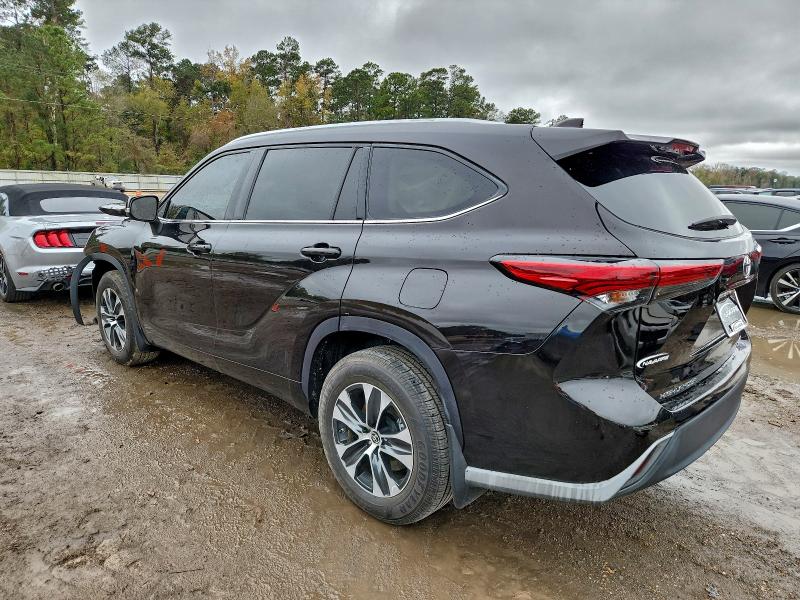 Photo 2 from auction – 2021 TOYOTA HIGHLANDER with VIN 5TDGZRBH7MS124653