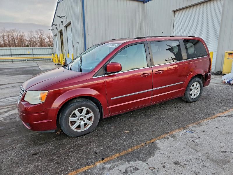 2010 CHRYSLER TOWN & COUNTRY - Търг №95133335