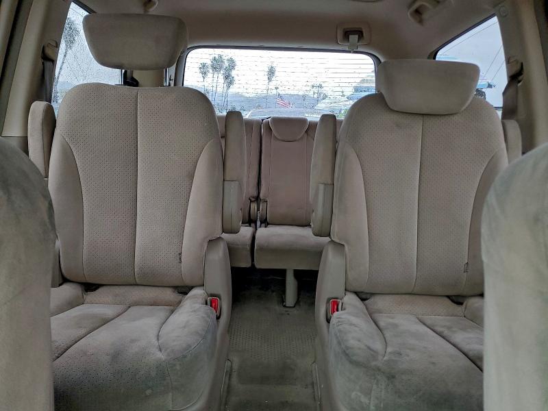 Foto 10 de la subasta – 2007 HYUNDAI ENTOURAGE con VIN KNDMC233276013883