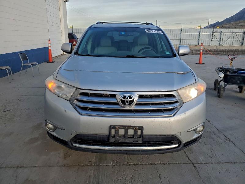 Photo 5 from auction – 2011 TOYOTA HIGHLANDER with VIN 5TDBK3EH6BS090838