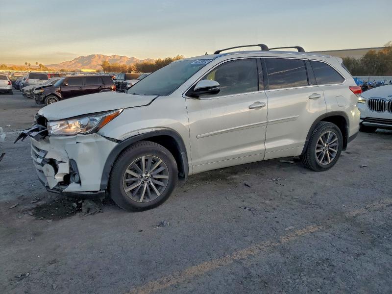 TOYOTA HIGHLANDER 2017 with VIN 5TDKZRFH7HS521810 - Photo from auction
