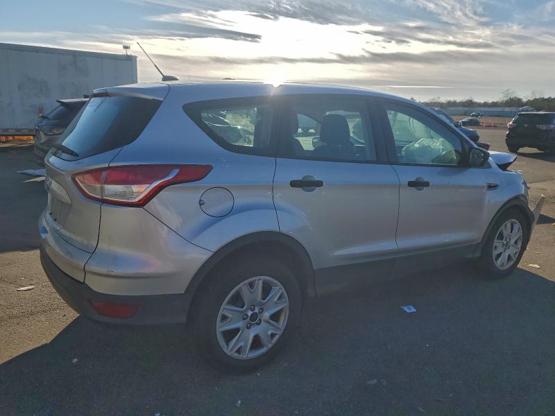 Photo 3 from auction – 2016 FORD ESCAPE S with VIN 1FMCU0F71GUB78410