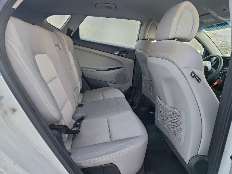 Photo 11 from auction – 2018 HYUNDAI TUCSON SE with VIN KM8J2CA40JU765717