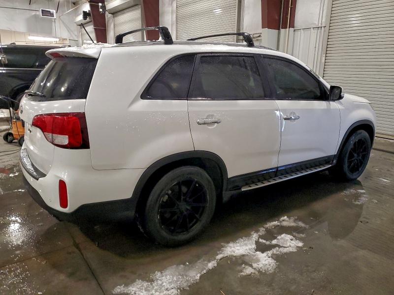 Photo 3 from auction – 2015 KIA SORENTO EX with VIN 5XYKUDA78FG562263