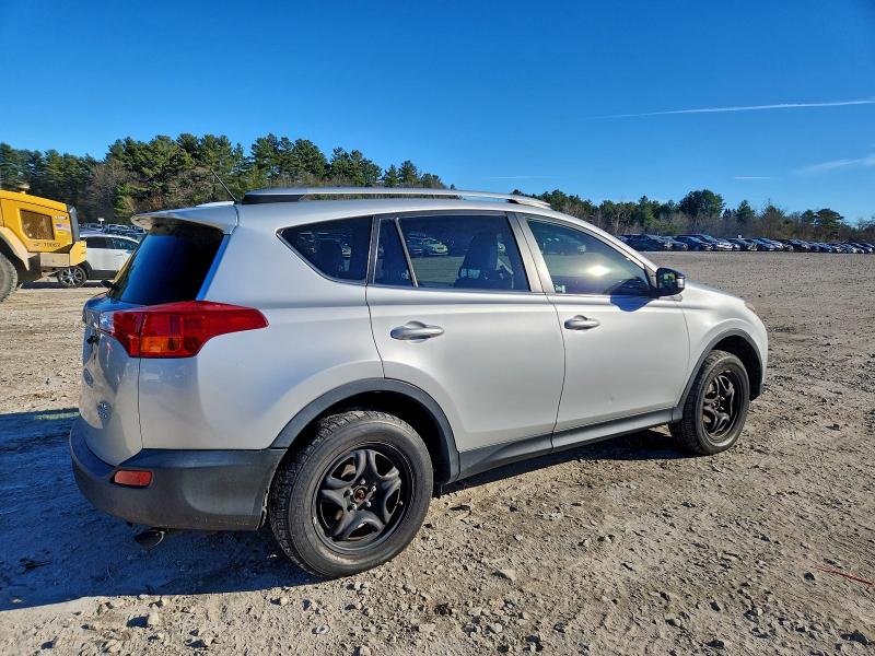 Photo 3 from auction – 2015 TOYOTA RAV4 LE with VIN JTMBFREV4FD127593