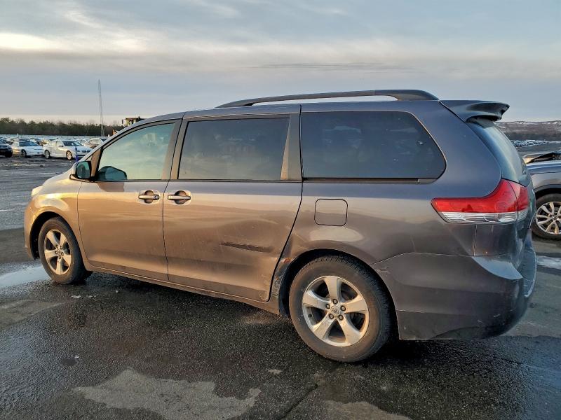 Photo 2 from auction – 2011 TOYOTA SIENNA LE with VIN 5TDKK3DC1BS137926