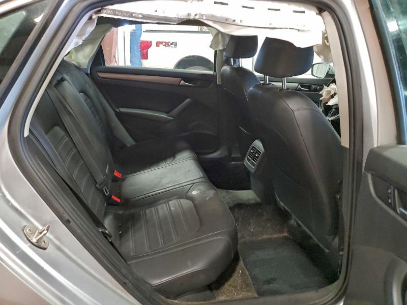 Photo 10 from auction – 2015 VOLKSWAGEN PASSAT SE with VIN 1VWBT7A37FC070049