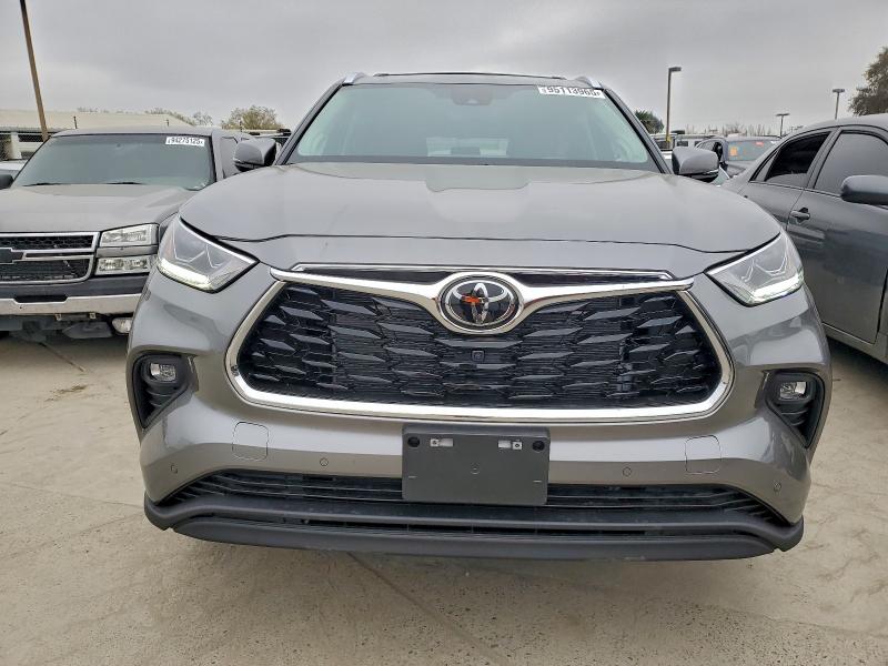 Photo 5 from auction – 2026 TOYOTA HIGHLANDER with VIN 5TDKDRBH7TS596651