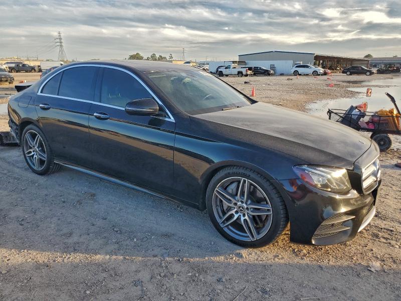 Photo 4 from auction – 2017 MERCEDES-BENZ E 300 with VIN WDDZF4JB2HA280707
