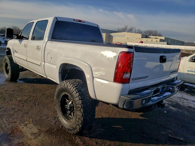 Photo 2 from auction – 2003 CHEVROLET SILVERADO with VIN 1GCHC23143F136059