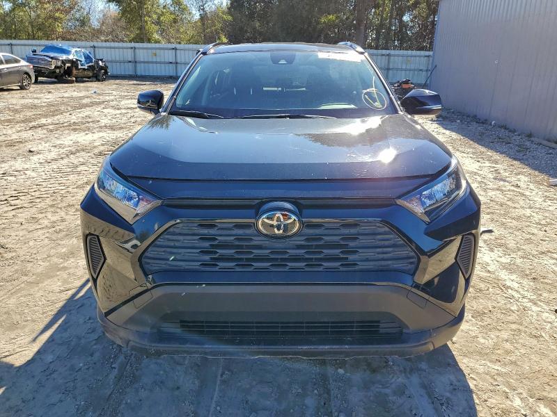 Photo 5 from auction – 2021 TOYOTA RAV4 LE with VIN JTMG1RFVXMD069537
