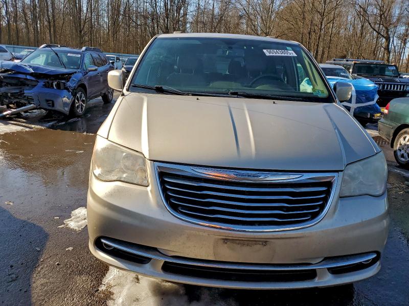 Photo 5 from auction – 2014 CHRYSLER TOWN & COU with VIN 2C4RC1BG8ER195339