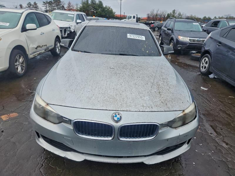 صورة رقم 5 من المزاد - 2014 BMW 320 I XDRI مع VIN WBA3C3C54EF985000