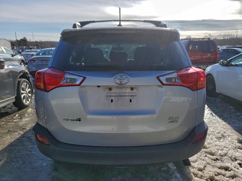 Photo 6 from auction – 2015 TOYOTA RAV4 XLE with VIN JTMRFREV1FD167161