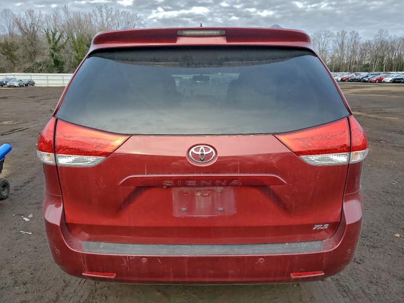 Photo 6 from auction – 2011 TOYOTA SIENNA XLE with VIN 5TDYK3DC1BS048254