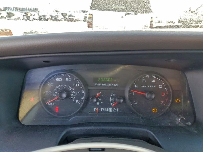 Photo 9 from auction – 2008 FORD CROWN VICT with VIN 2FAFP71V88X102691