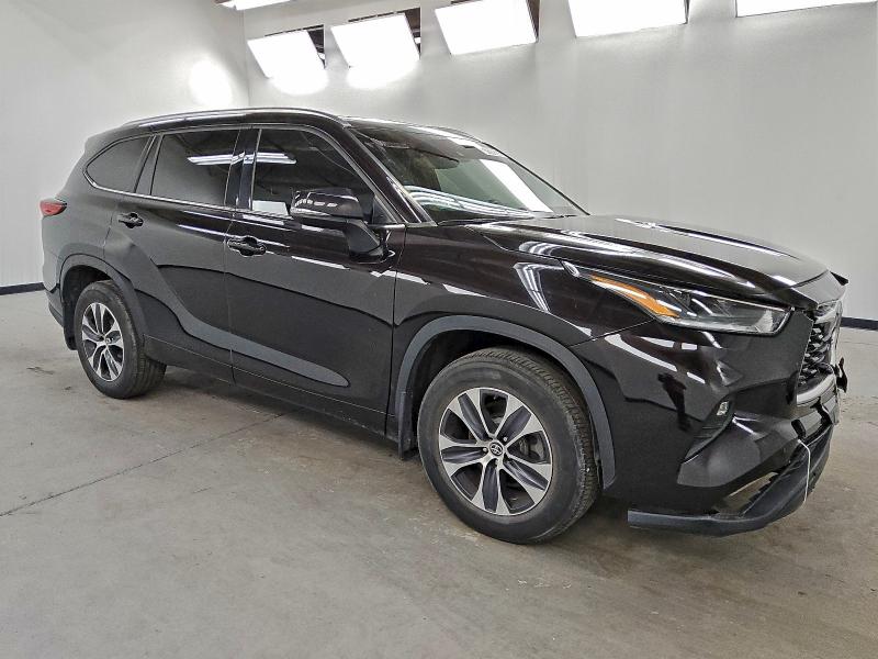 Photo 4 from auction – 2021 TOYOTA HIGHLANDER with VIN 5TDHZRBH6MS130397