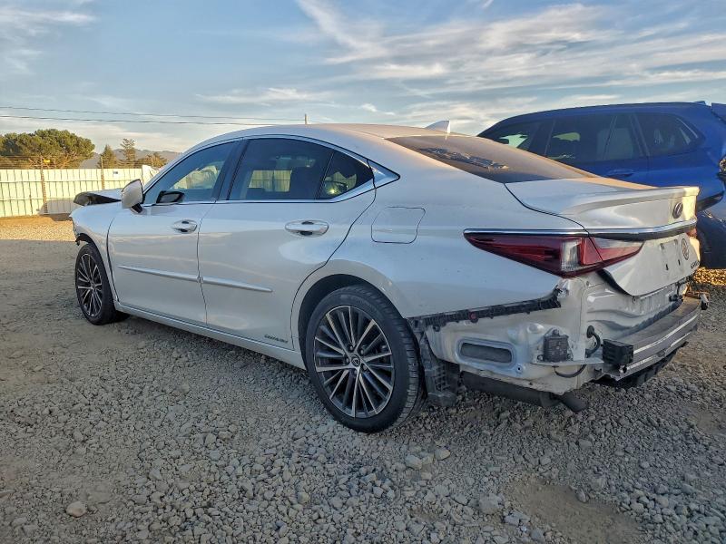 Photo 2 from auction – 2022 LEXUS ES 300H BA with VIN 58ADA1C12NU015967