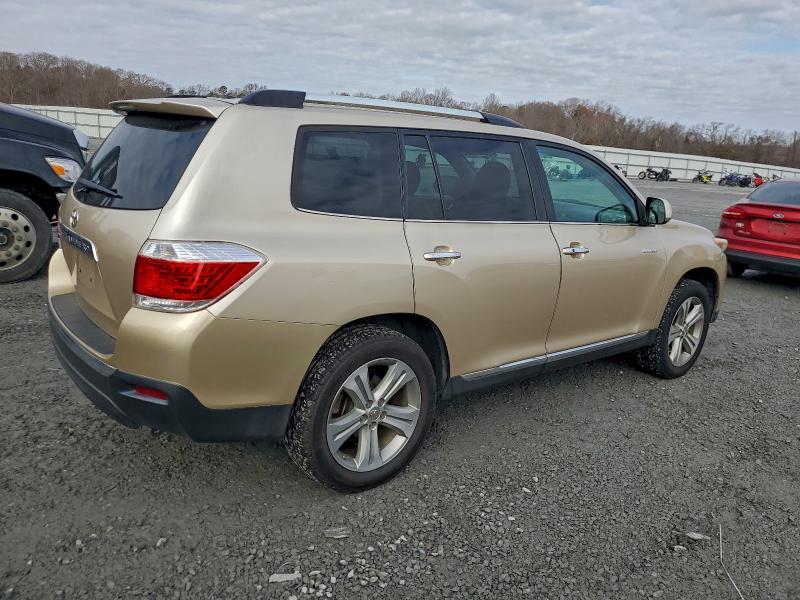 Photo 3 from auction – 2013 TOYOTA HIGHLANDER with VIN 5TDYK3EH3DS121377