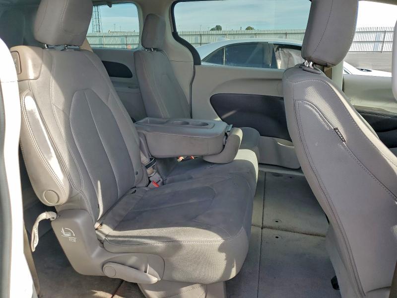 Photo 11 from auction – 2017 CHRYSLER PACIFICA L with VIN 2C4RC1CG3HR753021